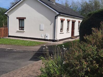 3 double bedroom house, 2 baths, WiFi.. Next to the beach only 25 mins from Wexford town