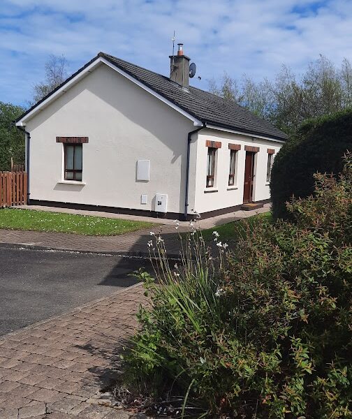 3 double bedroom house, 2 baths, WiFi.. Next to the beach only 25 mins from Wexford town