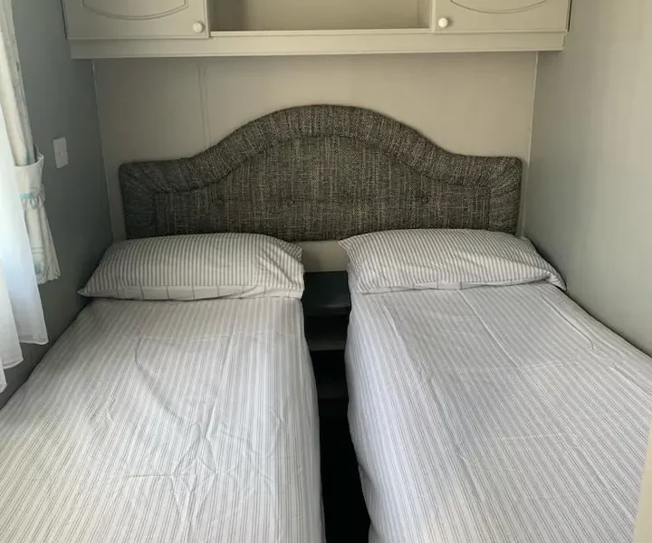 Luxury 36ft 2 bedroom mobile home