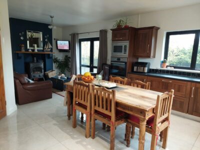 4 Bedroom Bungalow, Castlebridge, Kids half price!