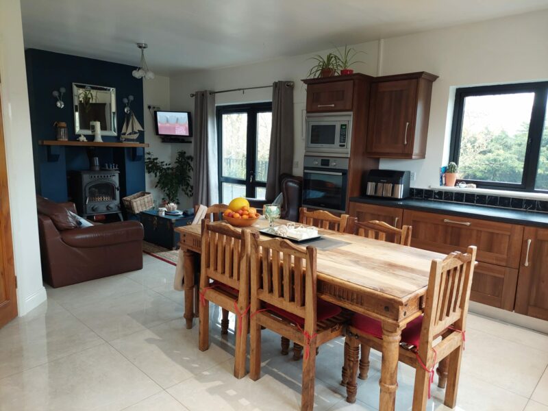 4 Bedroom Bungalow, Castlebridge, Kids half price!