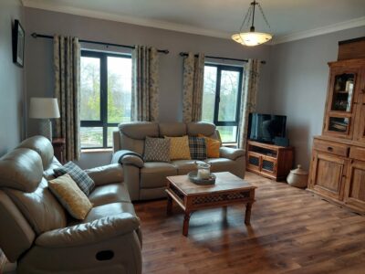 4 Bedroom Bungalow, Castlebridge, Kids half price!