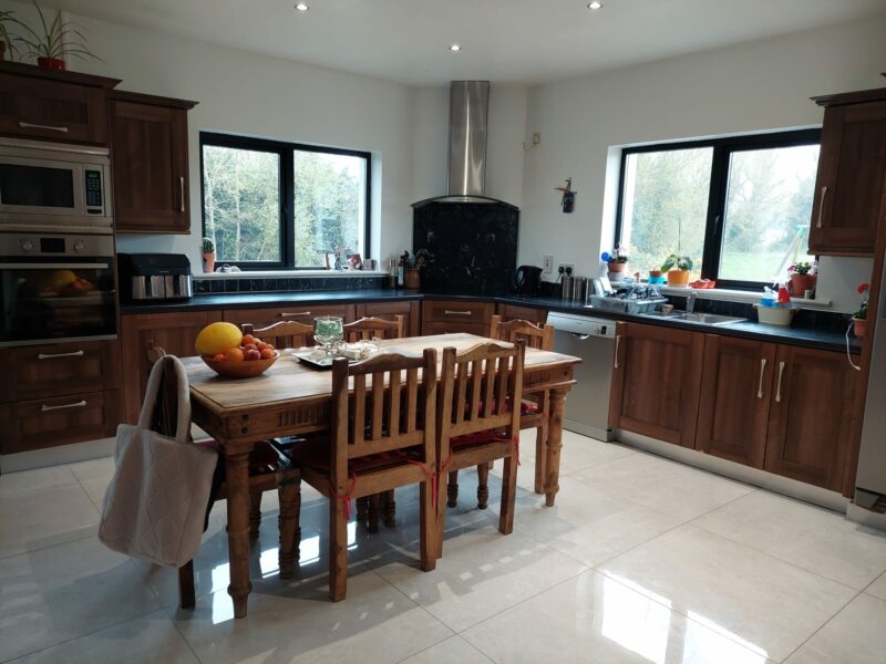 4 Bedroom Bungalow, Castlebridge, Kids half price!