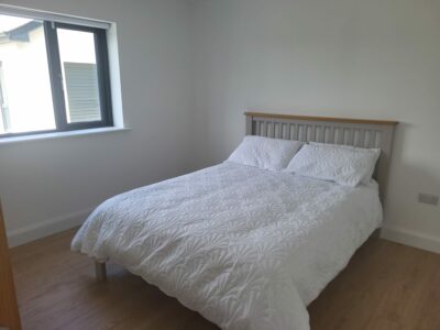 2 King rooms in new build home - 20 mins from Wexford on Bus route