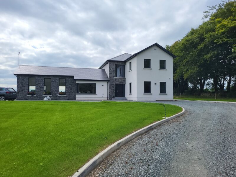 2 King rooms in new build home - 20 mins from Wexford on Bus route