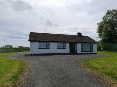 Rural Bungalow on Bus Route - 25 mins to Wexford Town. Sleeps 6 - Family Discount Available