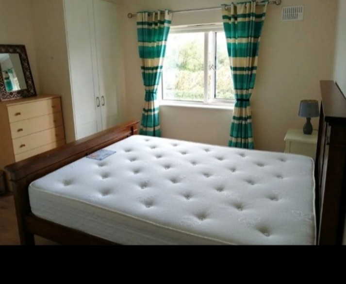 3 Double Rooms available 30mins from Wexford Town. On bus and train route.