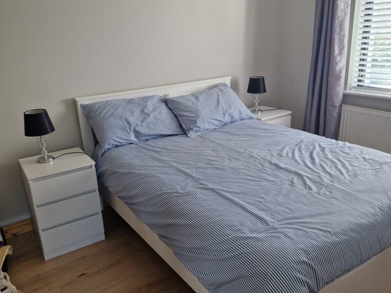 Double bedroom with adjoining bathroom, 15 mins walk to Wexford Town