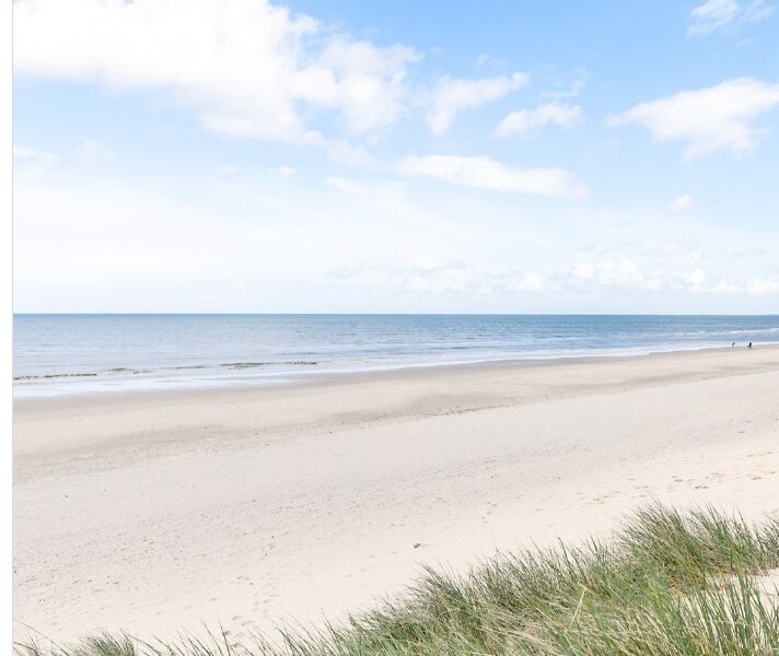 Log Cabin that Sleeps 4 & Dog Friendly - 5 mins from Curracloe Beach, Co. Wexford