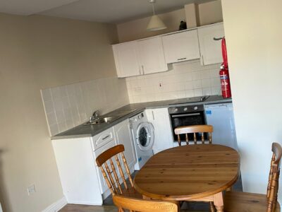 2 Bed Apartment available for the week. George's St Wexford. minutes walk from main street. Parking