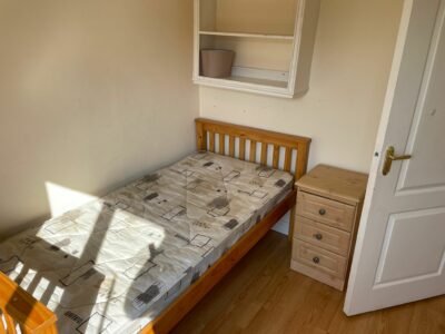 2 Bed Apartment available for the week. George's St Wexford. minutes walk from main street. Parking